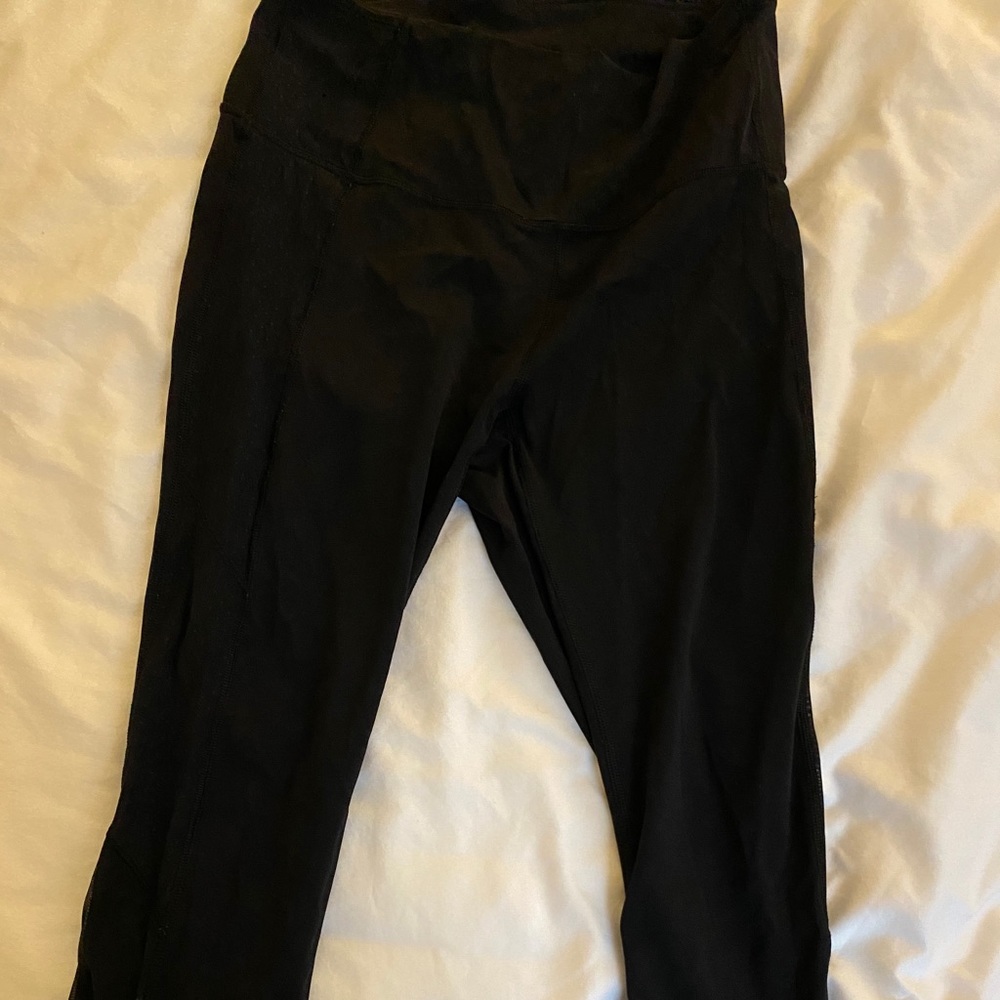 CROPPED LULULEMON LEGGINGS